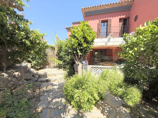 Maison mitoyenne avec 3 Chambres  à Estepona
