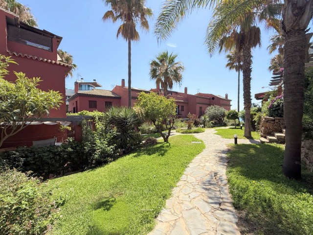 Maison mitoyenne avec 3 Chambres  à Estepona