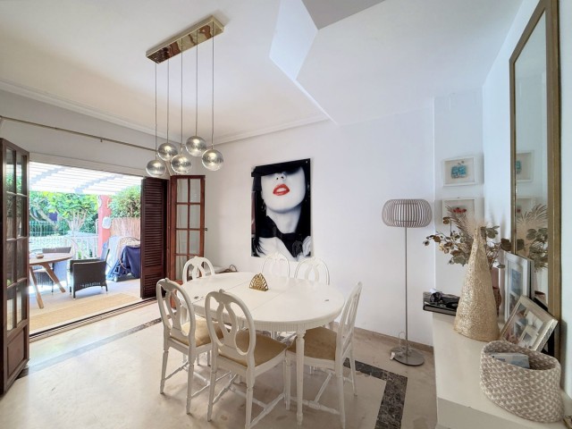 Maison mitoyenne avec 3 Chambres  à Estepona