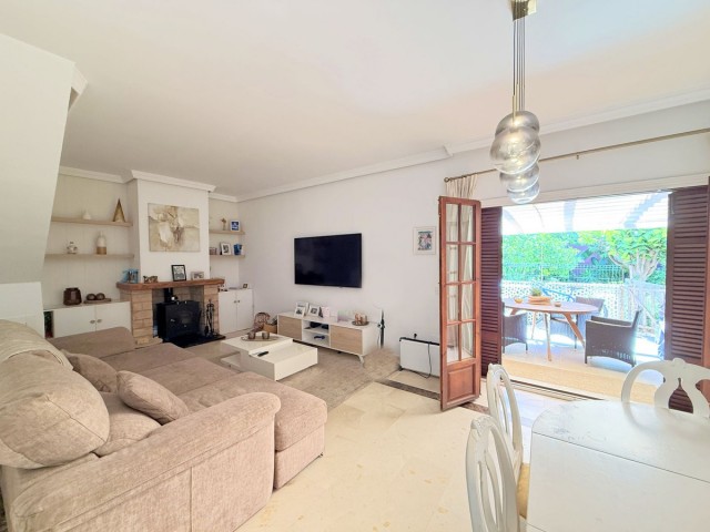 Maison mitoyenne avec 3 Chambres  à Estepona