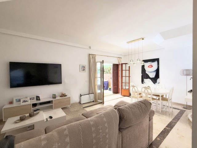 Maison mitoyenne avec 3 Chambres  à Estepona
