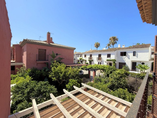 Maison mitoyenne avec 3 Chambres  à Estepona