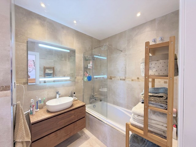 Maison mitoyenne avec 3 Chambres  à Estepona