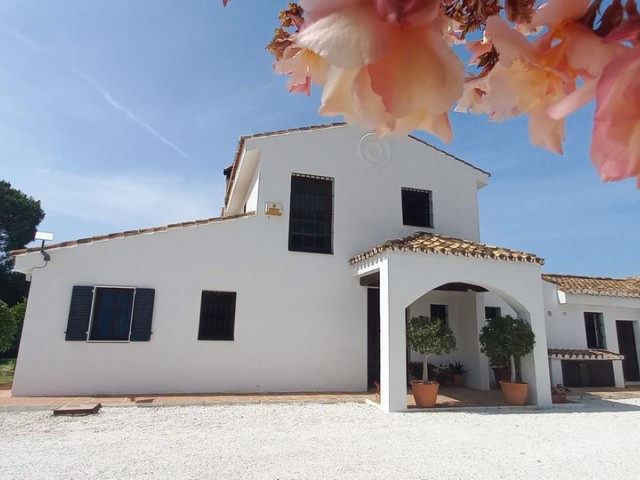 Villa con 4 Dormitorios  en La Cala de Mijas