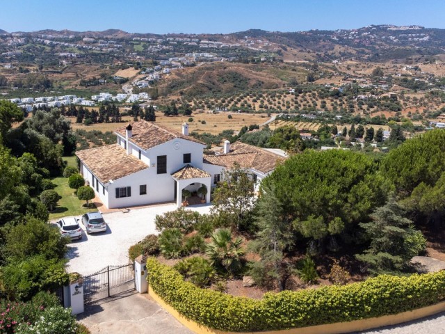 Villa con 4 Dormitorios  en La Cala de Mijas