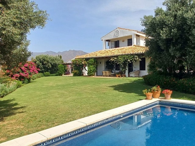 Villa con 4 Dormitorios  en La Cala de Mijas