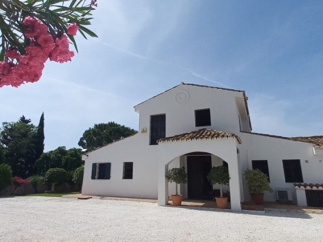 Villa con 4 Dormitorios  en La Cala de Mijas