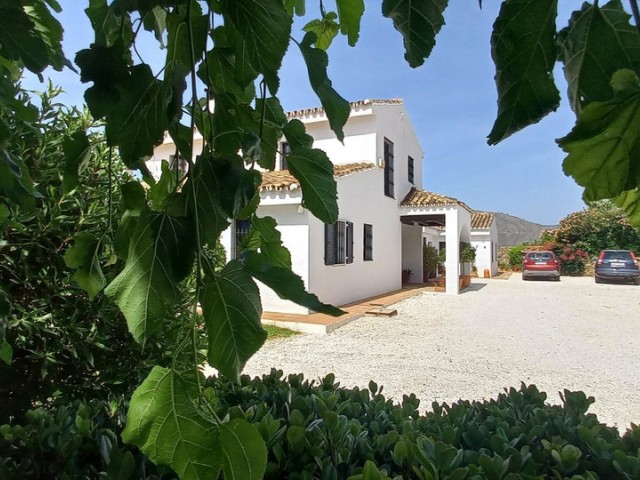 Villa con 4 Dormitorios  en La Cala de Mijas
