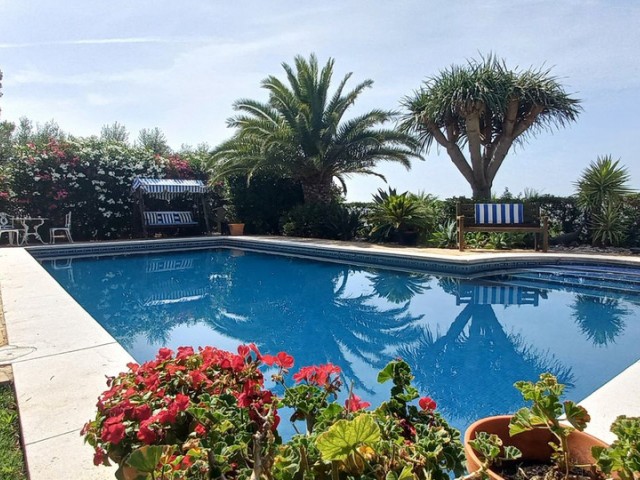 Villa con 4 Dormitorios  en La Cala de Mijas