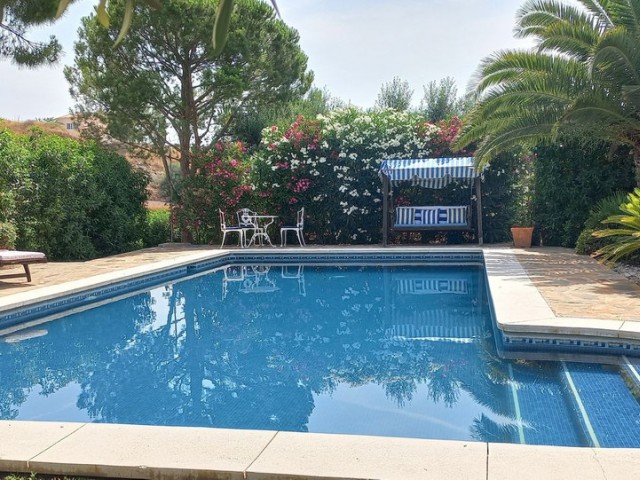 Villa con 4 Dormitorios  en La Cala de Mijas
