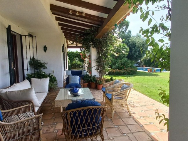 Villa con 4 Dormitorios  en La Cala de Mijas