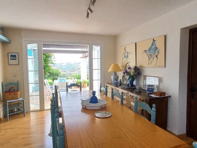 Villa con 4 Dormitorios  en La Cala de Mijas