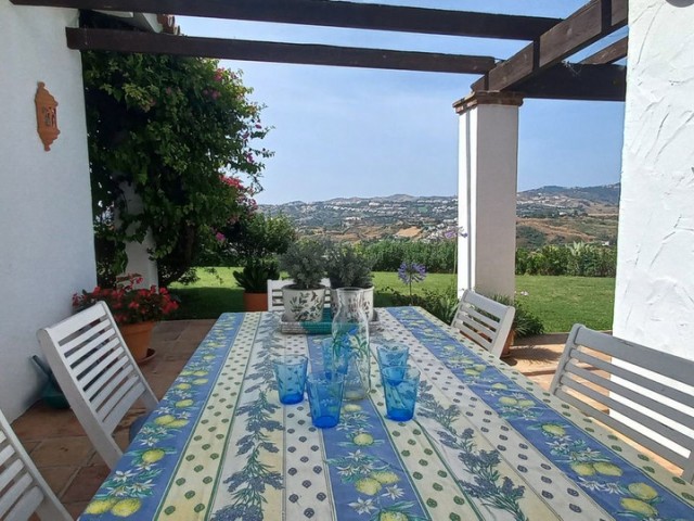 Villa con 4 Dormitorios  en La Cala de Mijas