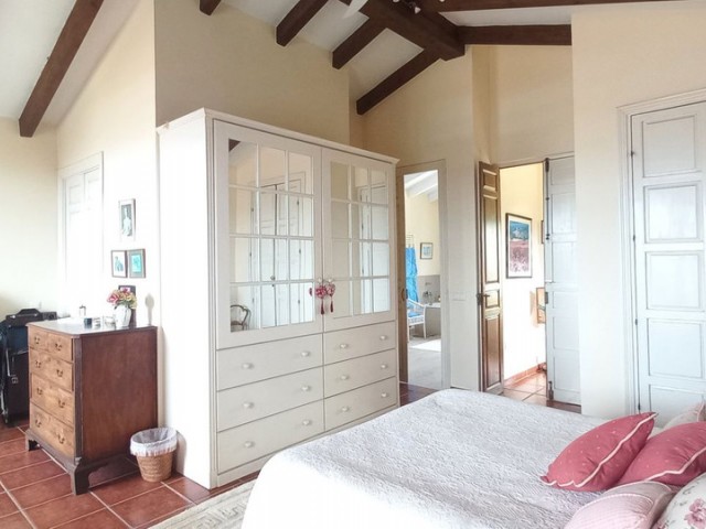 Villa con 4 Dormitorios  en La Cala de Mijas