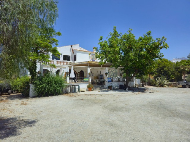 5 Bedrooms Villa in Cómpeta