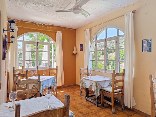 5 Bedrooms Villa in Cómpeta