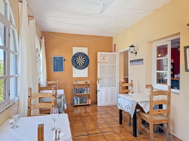 5 Bedrooms Villa in Cómpeta
