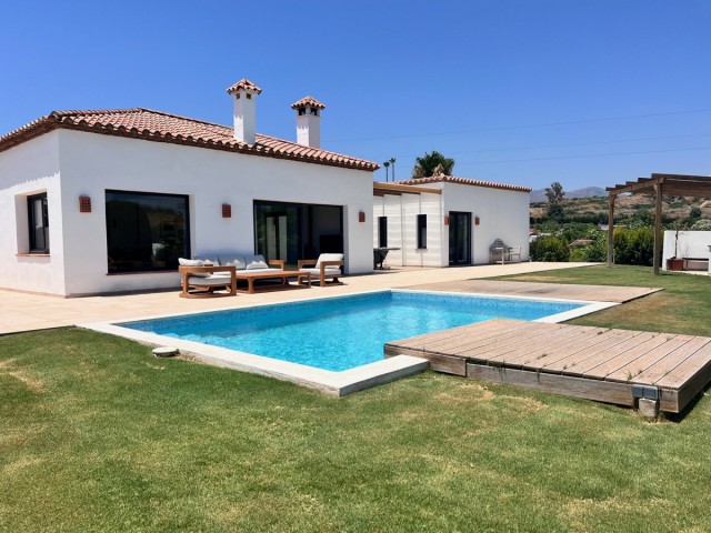 3 Sovrums Villa i Estepona