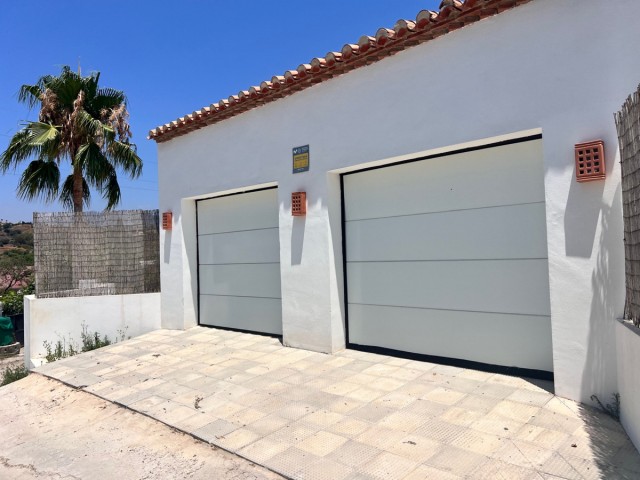 3 Bedrooms Villa in New Golden Mile