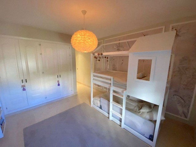 3 Bedrooms Apartment in Benahavís