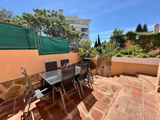 Adosado con 2 Dormitorios  en Marbella