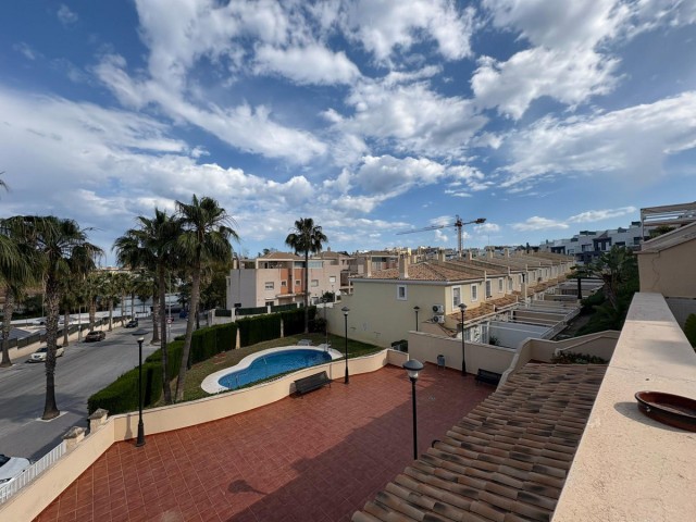 Maison mitoyenne avec 4 Chambres  à Torremolinos