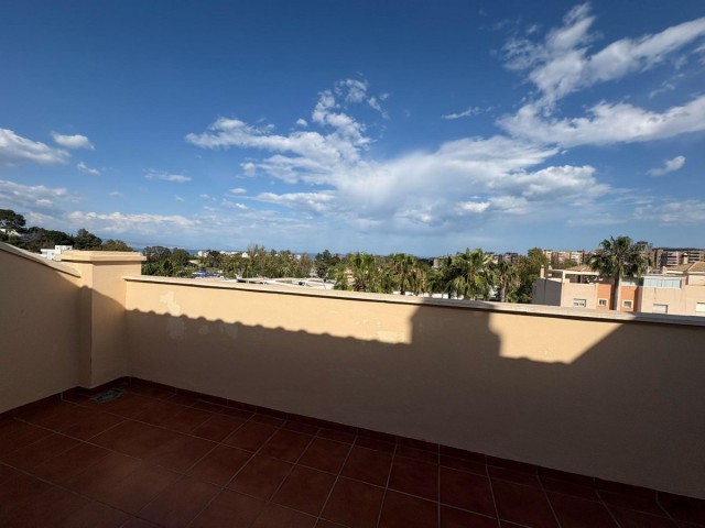 Maison mitoyenne avec 4 Chambres  à Torremolinos