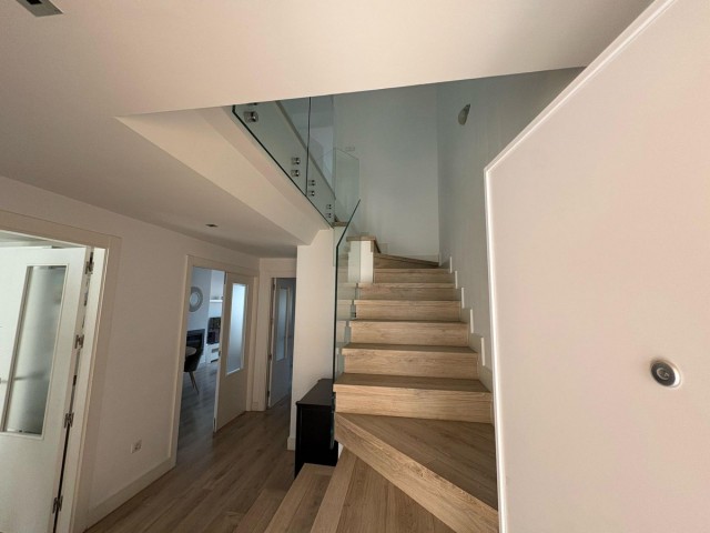 Maison mitoyenne avec 4 Chambres  à Torremolinos