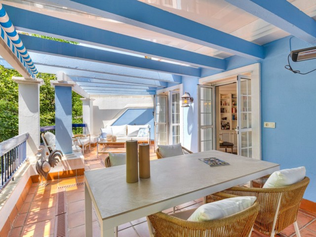 Apartamento con 3 Dormitorios  en Marbella