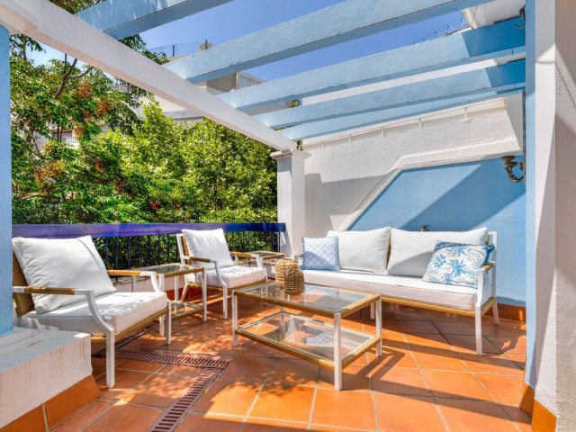 Apartamento con 3 Dormitorios  en Marbella