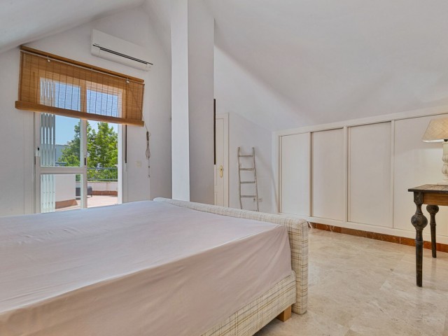 Apartamento con 3 Dormitorios  en Marbella