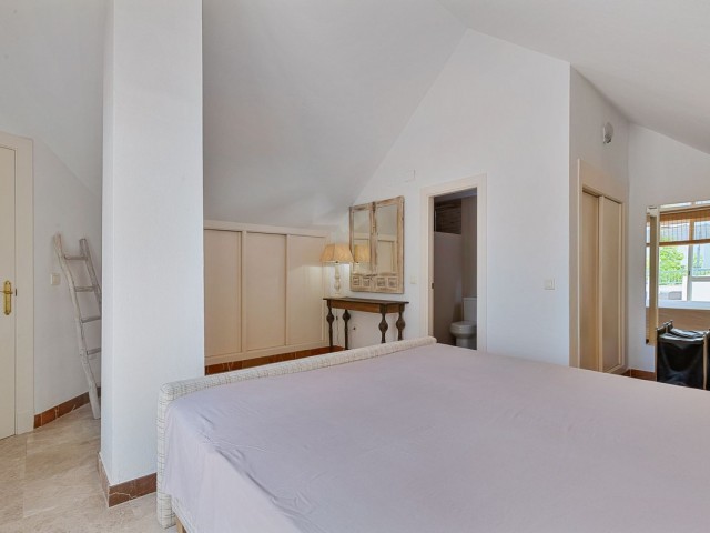 Apartamento con 3 Dormitorios  en Marbella