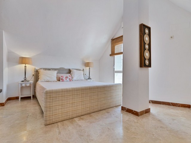 Apartamento con 3 Dormitorios  en Marbella