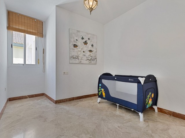 Apartamento con 3 Dormitorios  en Marbella