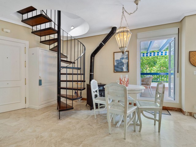 Apartamento con 3 Dormitorios  en Marbella