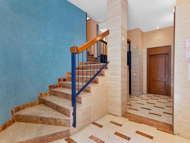 Apartamento con 3 Dormitorios  en Marbella