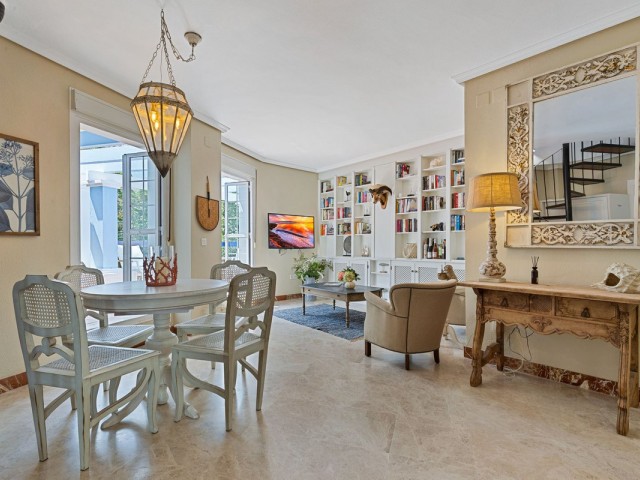 Apartamento con 3 Dormitorios  en Marbella