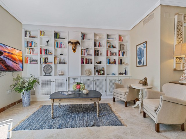 Apartamento con 3 Dormitorios  en Marbella