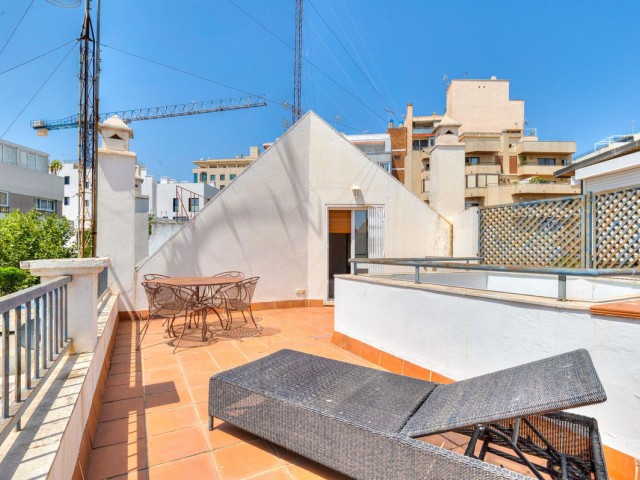 Apartamento con 3 Dormitorios  en Marbella