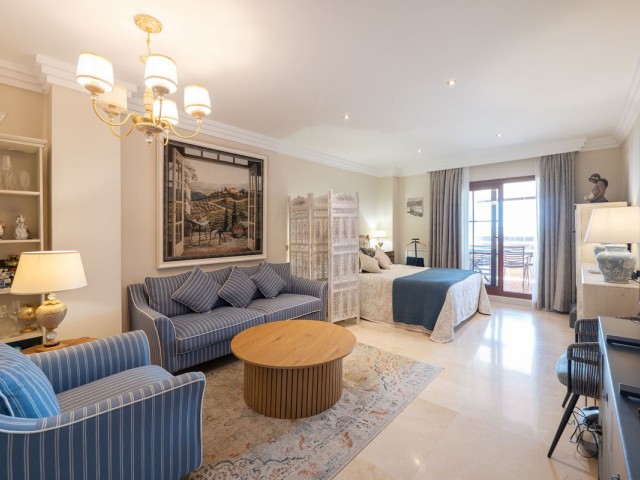 2 Bedrooms Apartment in Benahavís