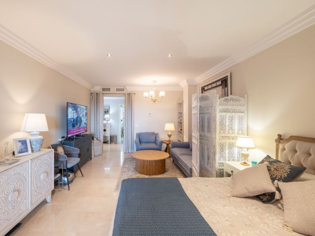 2 Bedrooms Apartment in Benahavís