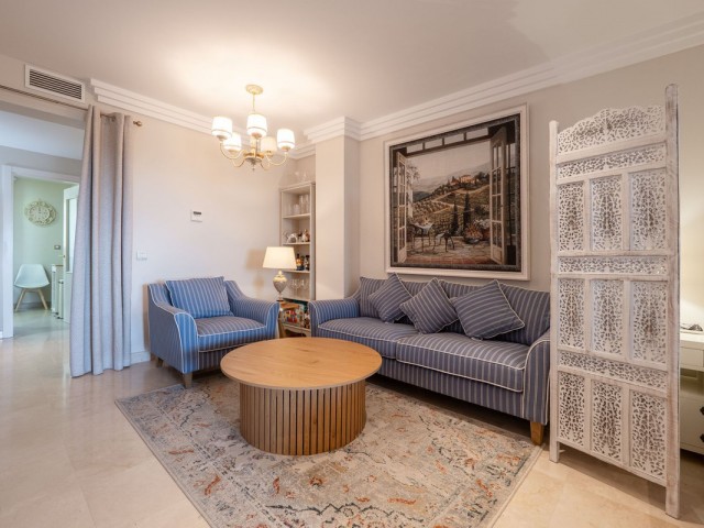 2 Bedrooms Apartment in Benahavís