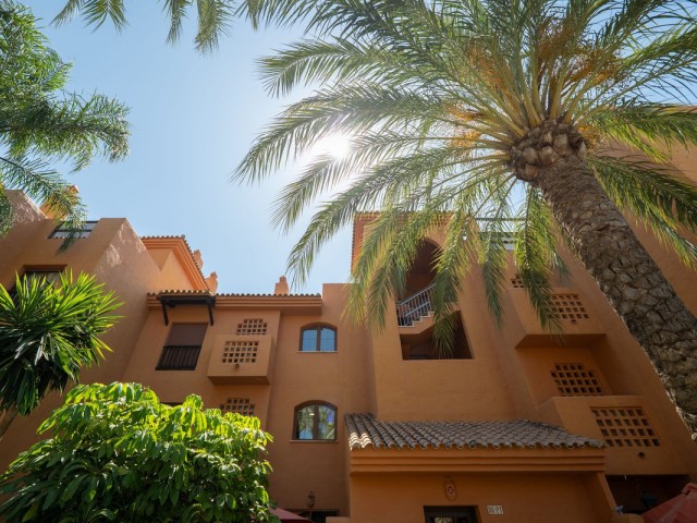 2 Bedrooms Apartment in Benahavís