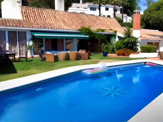 5 Schlafzimmer Villa in Nueva Andalucía