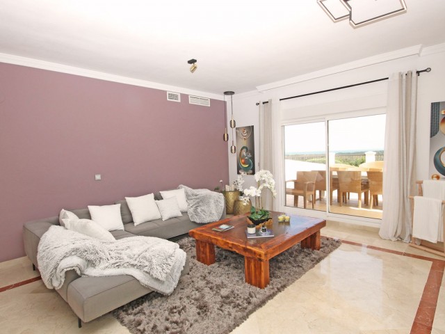 3 Bedrooms Apartment in San Roque Club