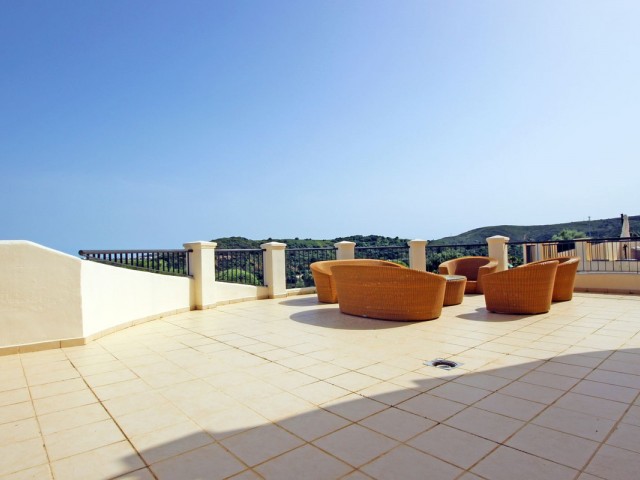3 Bedrooms Apartment in San Roque Club