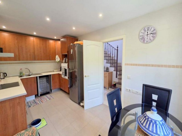 Maison mitoyenne avec 3 Chambres  à Estepona
