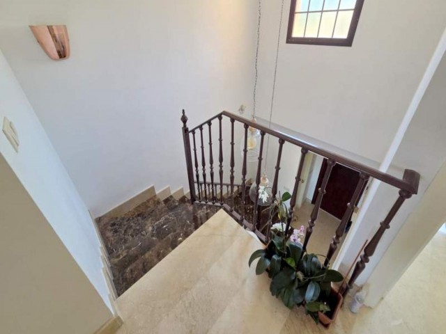 Maison mitoyenne avec 3 Chambres  à Estepona