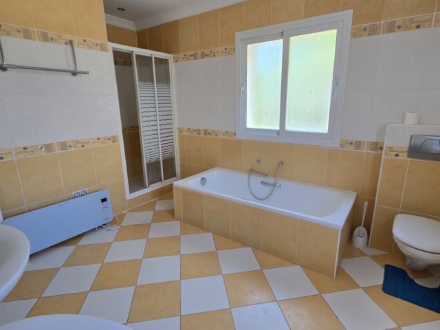 4 Makuuhuoneen Huvila Calahonda