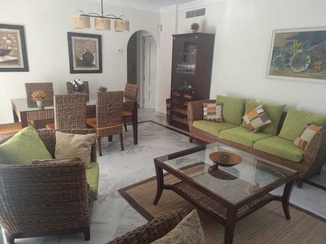Apartamento con 2 Dormitorios  en Marbella